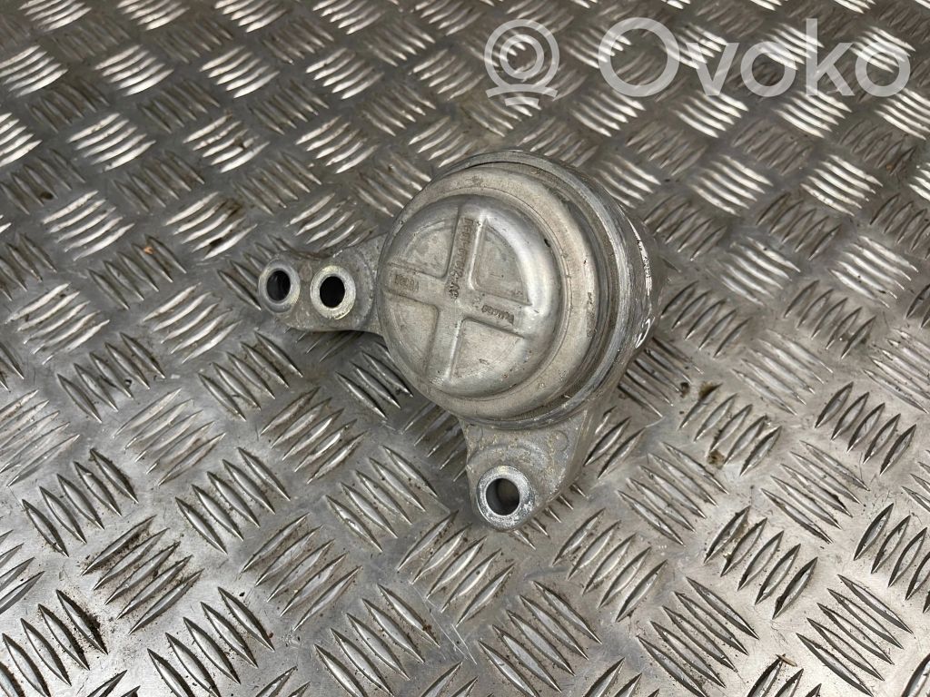 Ford Fusion II Engine mount bracket 