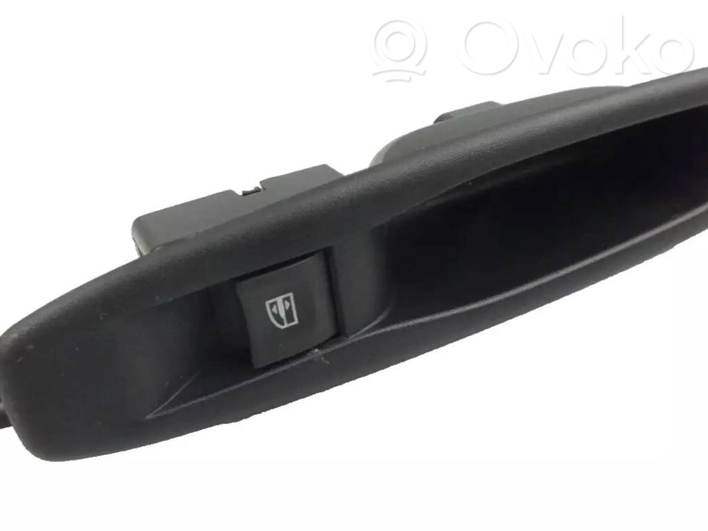 Renault Arkana Interruptor del elevalunas eléctrico 