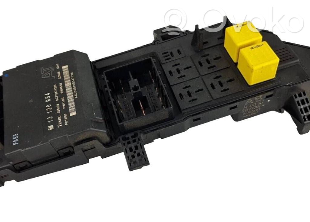 Opel Vectra C Fuse module 
