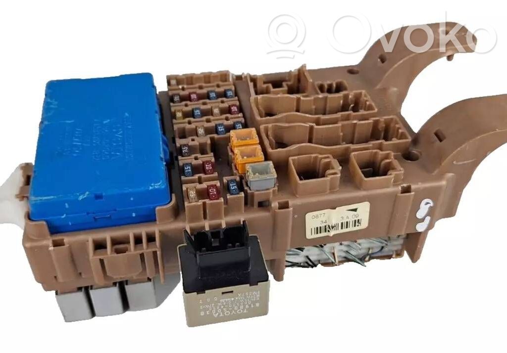 Toyota Corolla Verso E121 Fuse module 