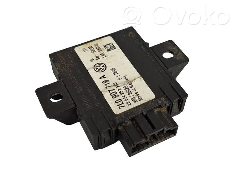 Volkswagen Touareg I Alarm control unit/module 