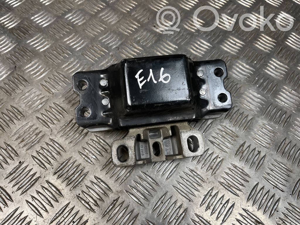 Audi A3 S3 A3 Sportback 8P Engine mount bracket 
