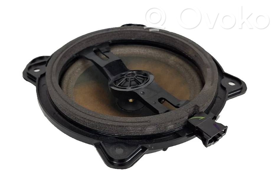 Audi A3 S3 A3 Sportback 8P Takaoven kaiutin 