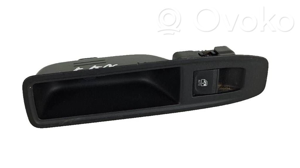 Renault Captur II Electric window control switch 