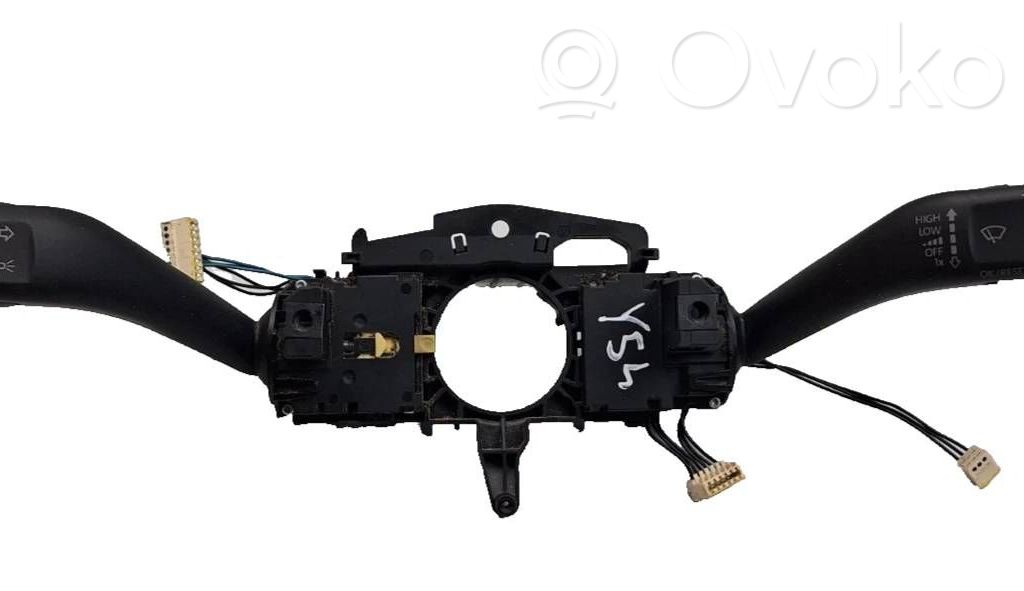 Volkswagen Golf V Wiper turn signal indicator stalk/switch 