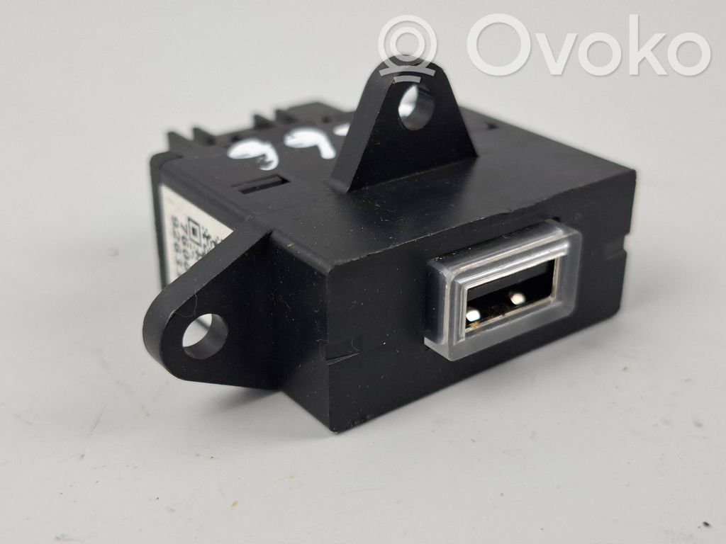 Alfa Romeo Stelvio Enchufe conector USB 