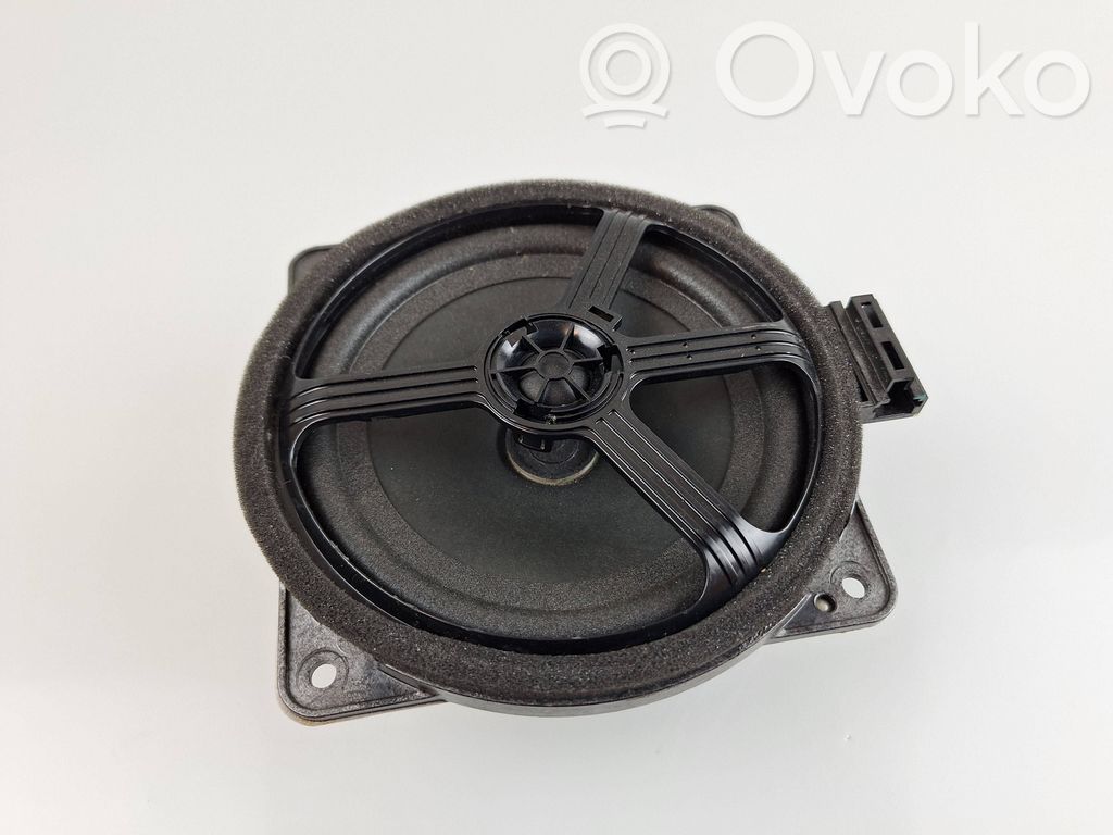 KIA Sorento Takaoven kaiutin 