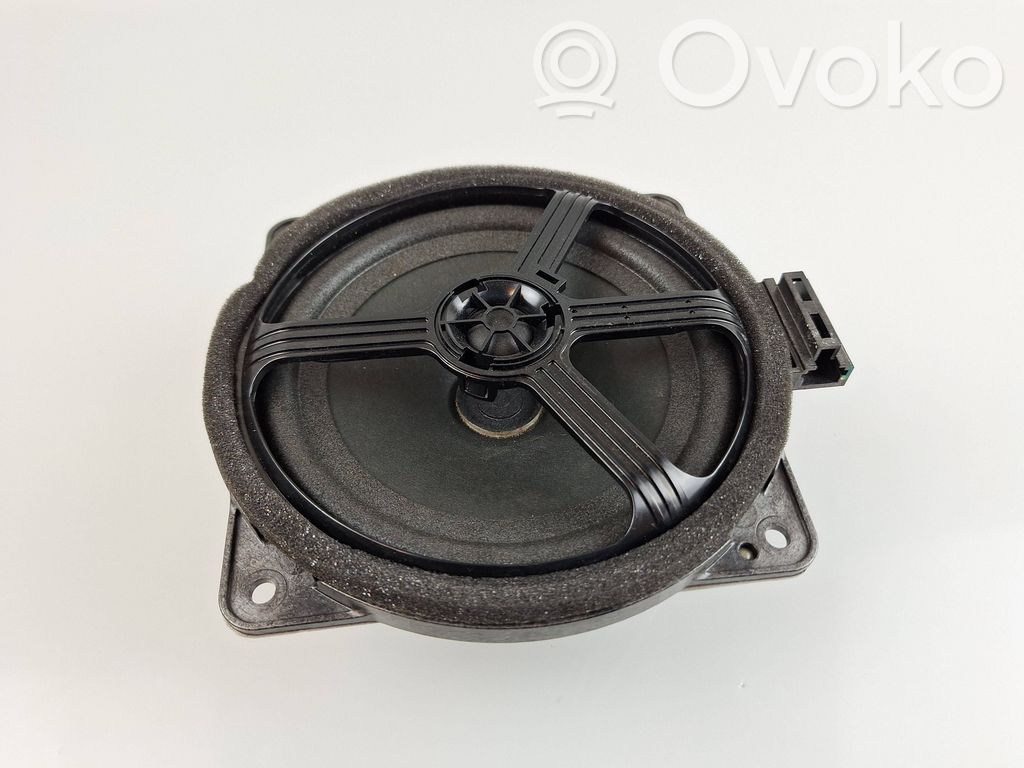 KIA Sorento Takaoven kaiutin 
