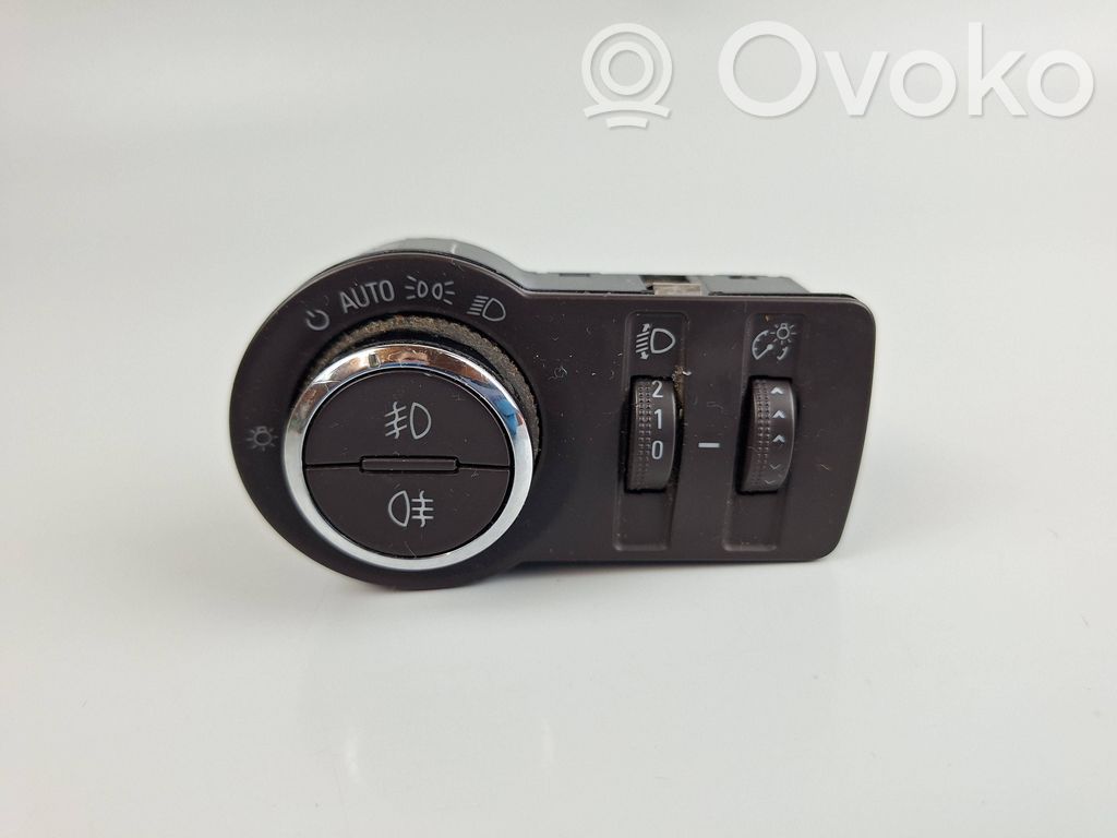 Opel Astra J Light switch 