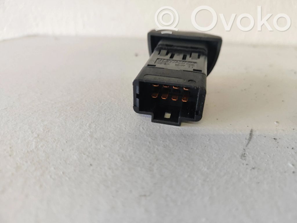 Hazard light switch   435536,25177,2517404