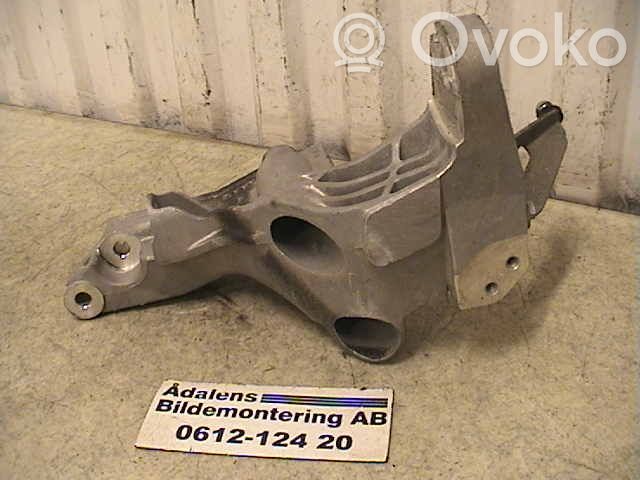 Saab 9-5 Dzinēja nostiprināšanas stiprinājums-kronšteins 
