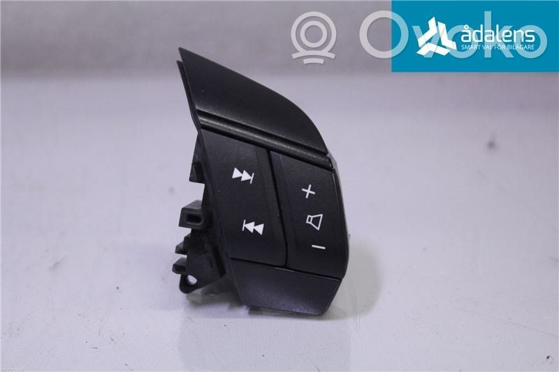 Volvo S60 Steering wheel buttons/switches 