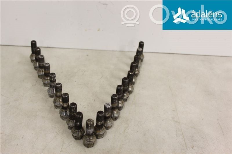 Volvo XC70 Tuercas/tornillos 