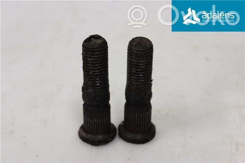 Volvo 740 Tuercas/tornillos 