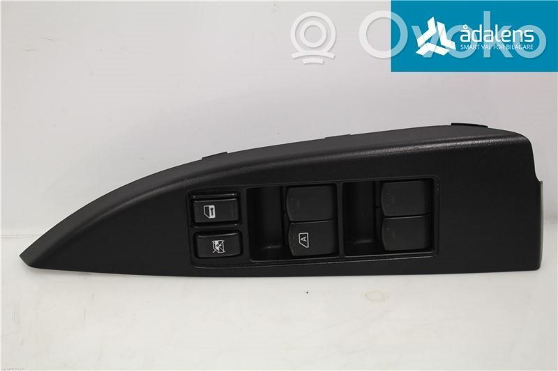 Electric window control switch   83071AJ030
