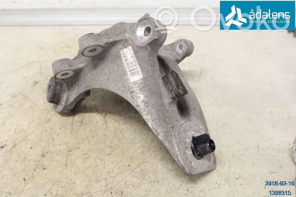 Front wheel hub   33326770923