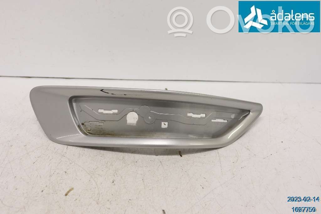 Volvo XC70 Rear tail light reflector 
