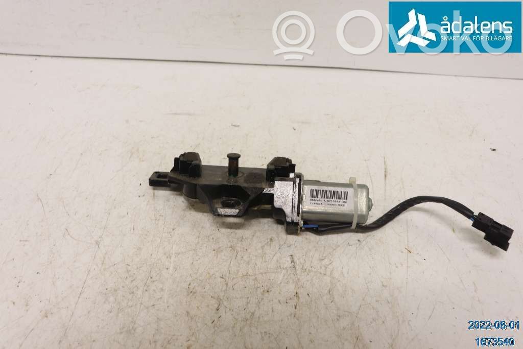 Loading door lock   67107114613