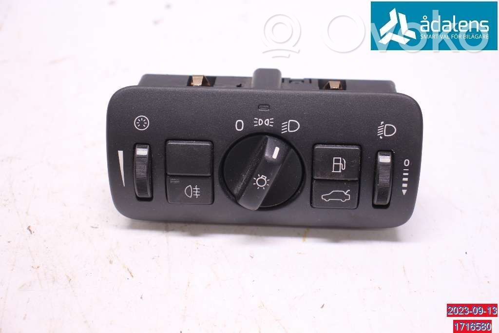 Light switch   31443848,04066312,30739413