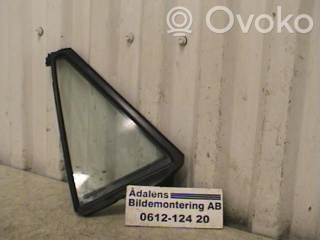 Ventanilla de ventilación de la puerta trasera   GS1M73661