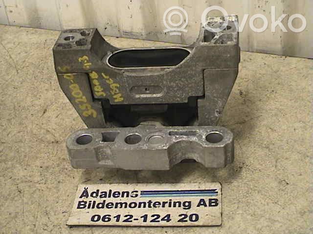 Engine mounting bracket   G12756361,B207