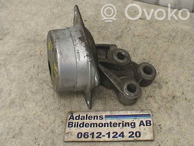 Engine mounting bracket   V046403502