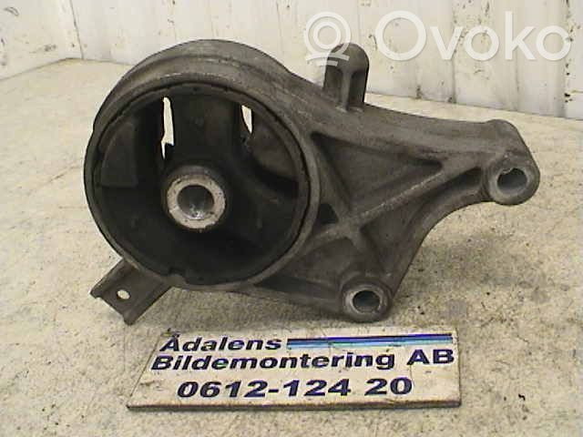 Engine mounting bracket