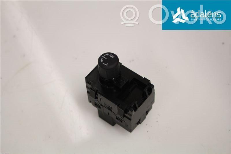 Veidrodėlių jungtukas   83061FJ010