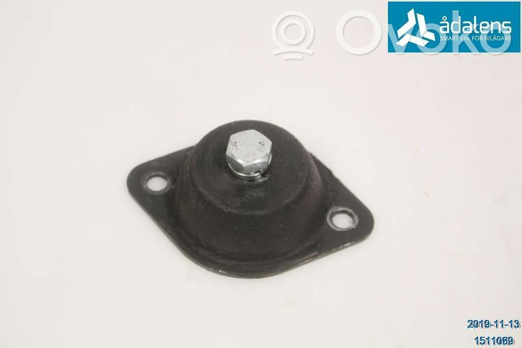 Engine mount bracket
