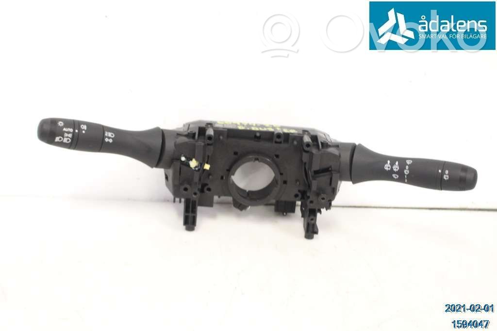 Dacia Duster II Interruptor/palanca de limpiador de luz de giro 