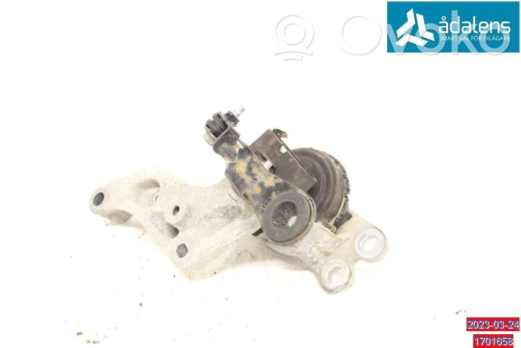 Opel Vivaro Engine mounting bracket 