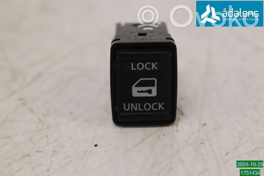 Nissan Navara D23 Central locking switch button 