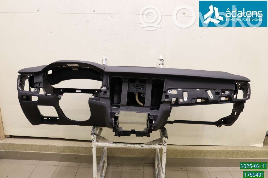 Volvo V90 Cross Country Panelė 