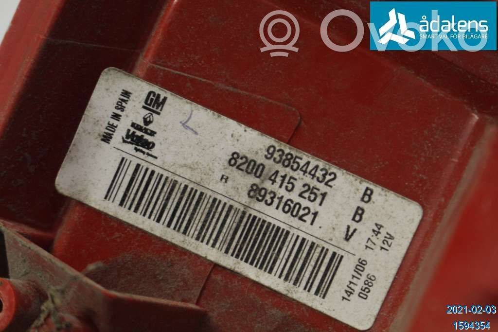 Renault Trafic II (X83) Aizmugurējais lukturis virsbūvē 