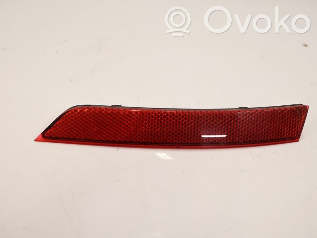 Volkswagen PASSAT B8 Reflector spate 
