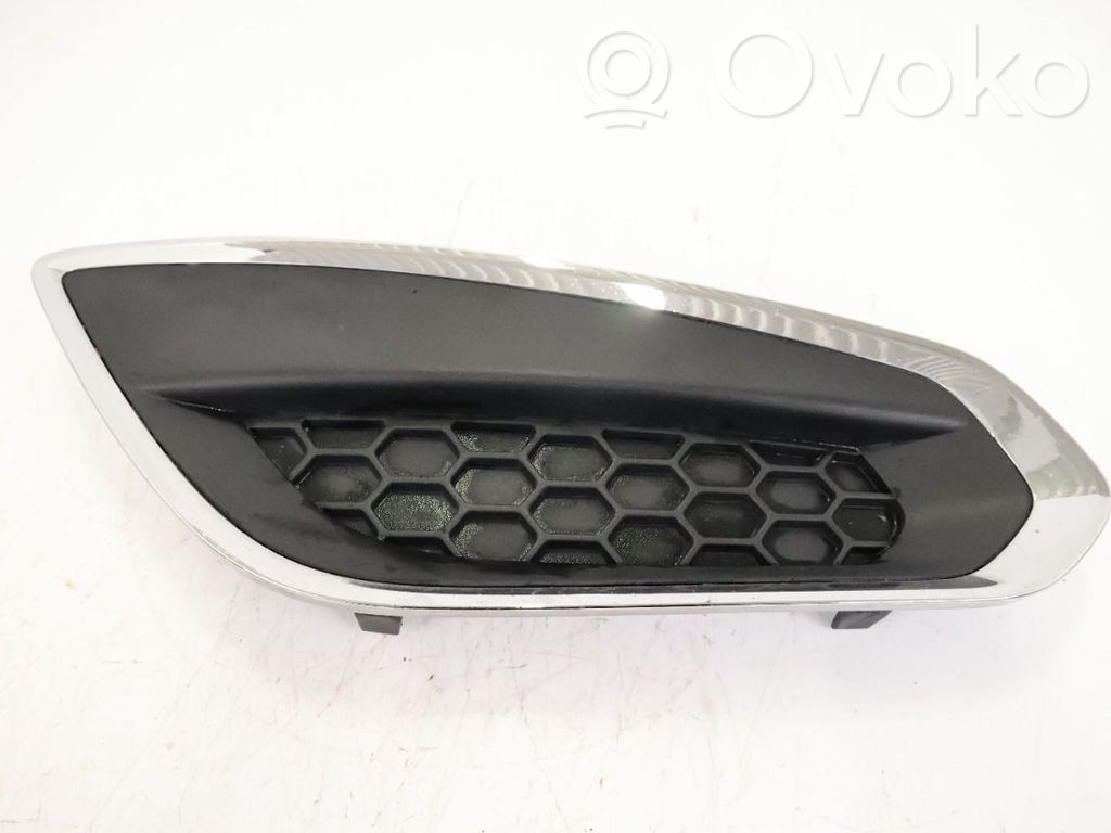 Volvo S60 Etupuskurin kulmaosan verhoilu