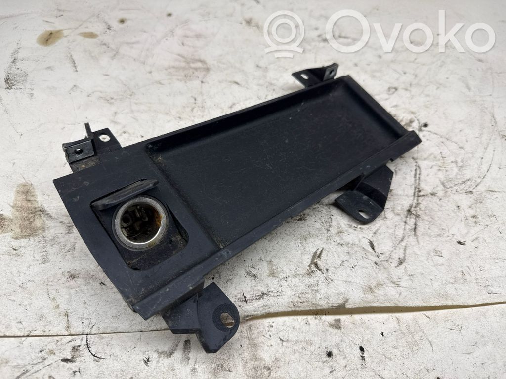 12 V ligzda (priekšā)   8159694