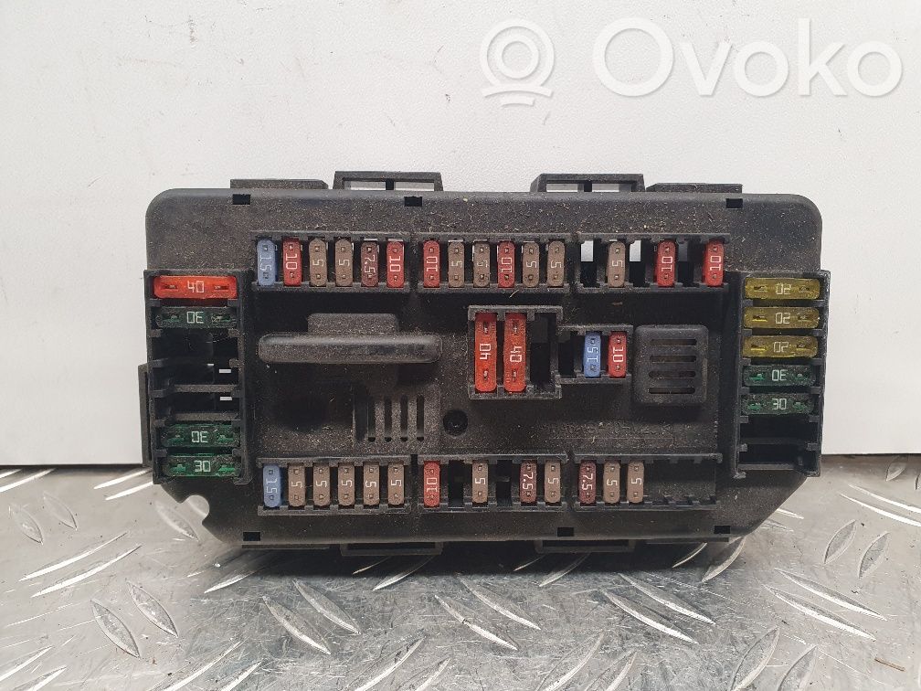 BMW 1 F20 F21 Fuse module 