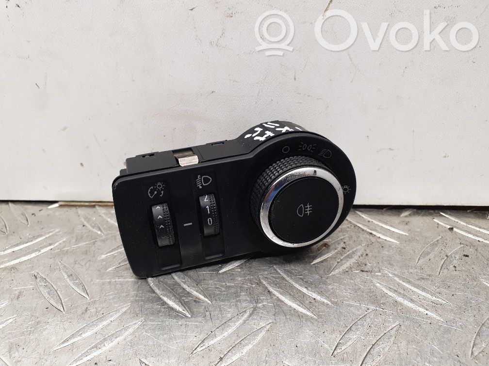 Opel Astra J Light switch 