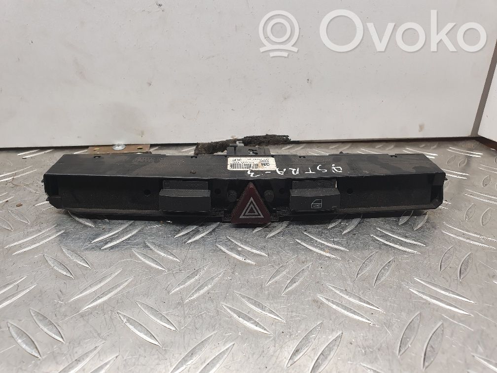 Opel Astra H Hazard light switch 