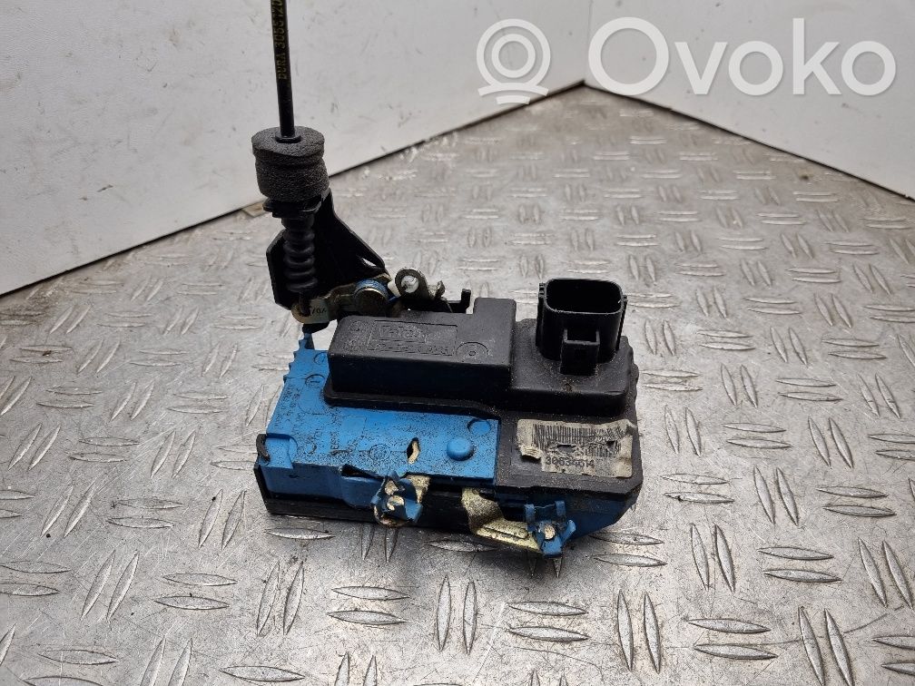 Volvo V70 Front door lock 