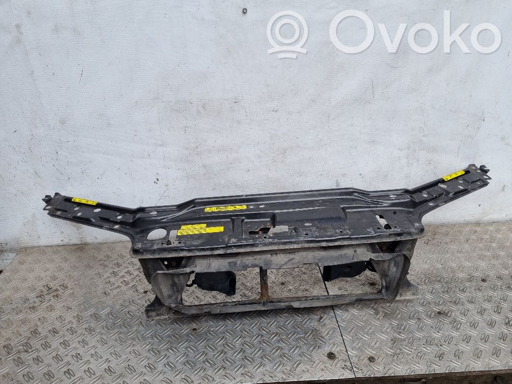 Volvo V70 Radiatorių panelė 