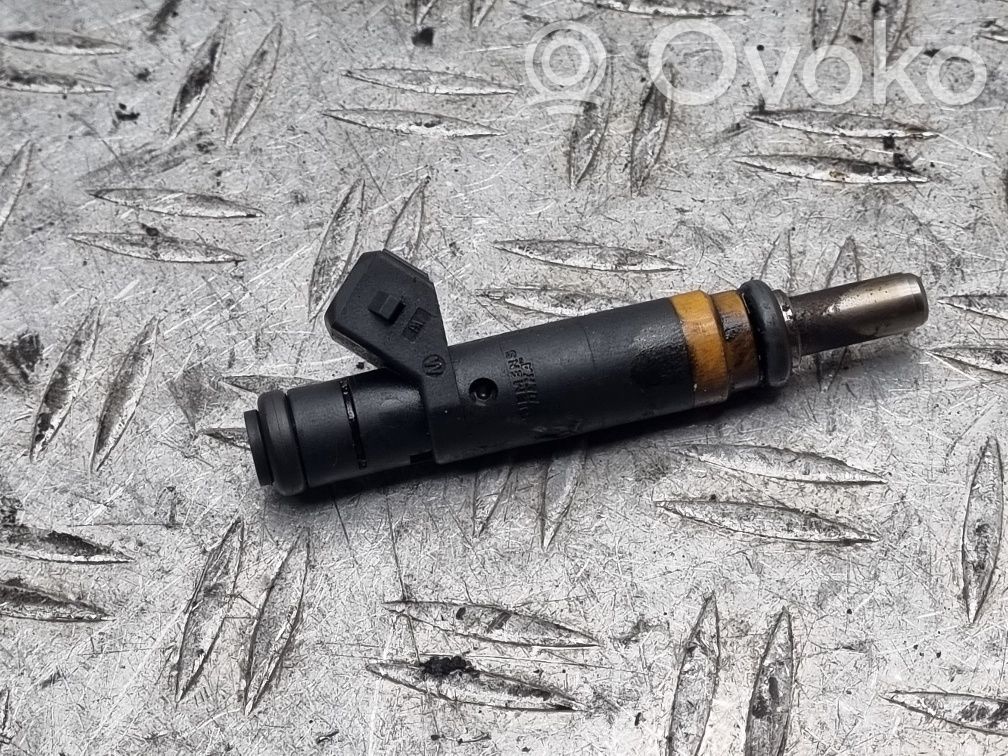 BMW 7 E65 E66 Fuel injector 