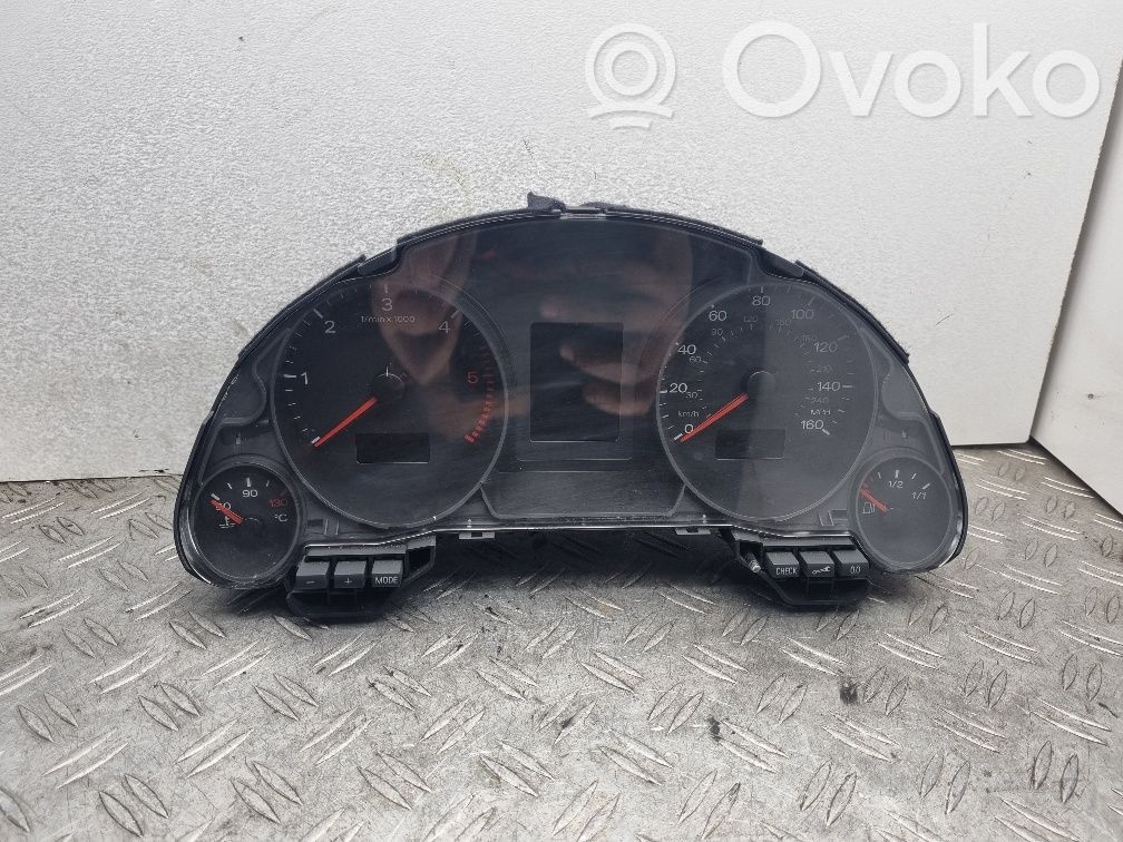 Audi A4 S4 B7 8E 8H Licznik / Prędkościomierz 