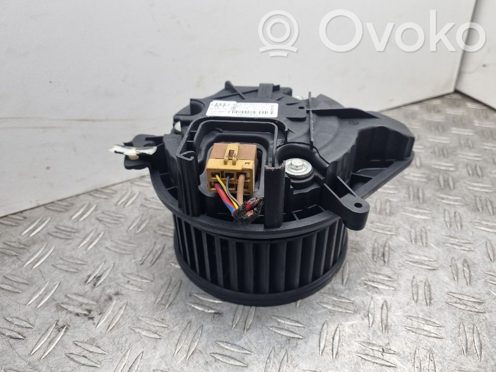Audi A4 S4 B7 8E 8H Lämmittimen puhallin 