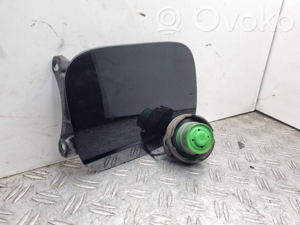 Audi A4 S4 B7 8E 8H Polttoainesäiliön korkki 