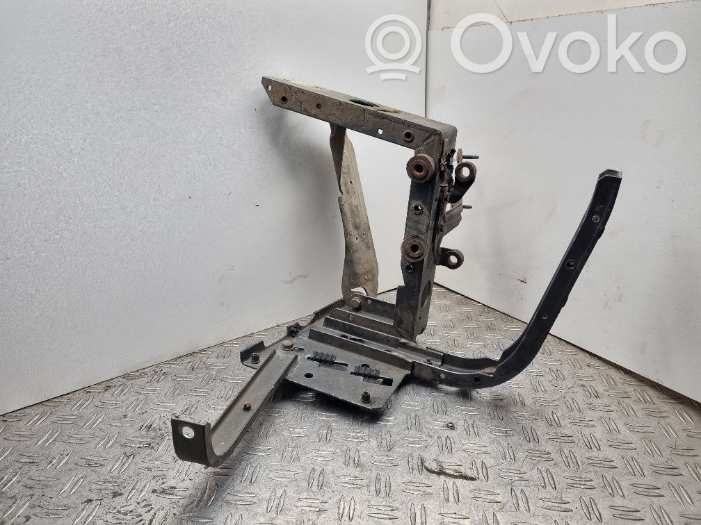 Audi A8 S8 D2 4D Fender mounting bracket 