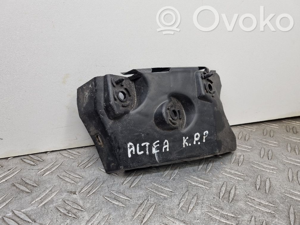 Seat Altea XL Front bumper mounting bracket 