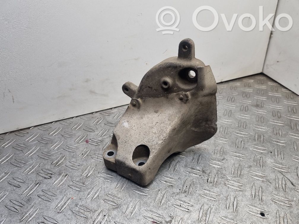 BMW X3 E83 Engine mounting bracket 