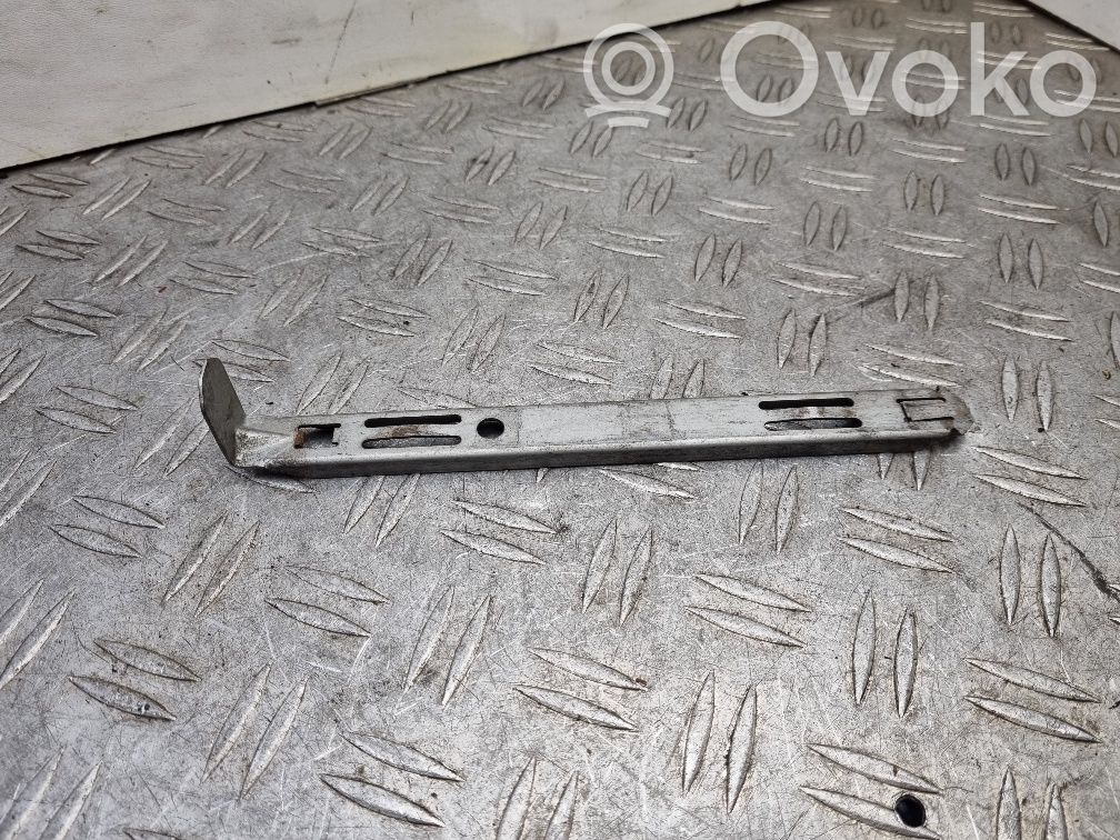 Volvo XC90 Headlight/headlamp mounting bracket 